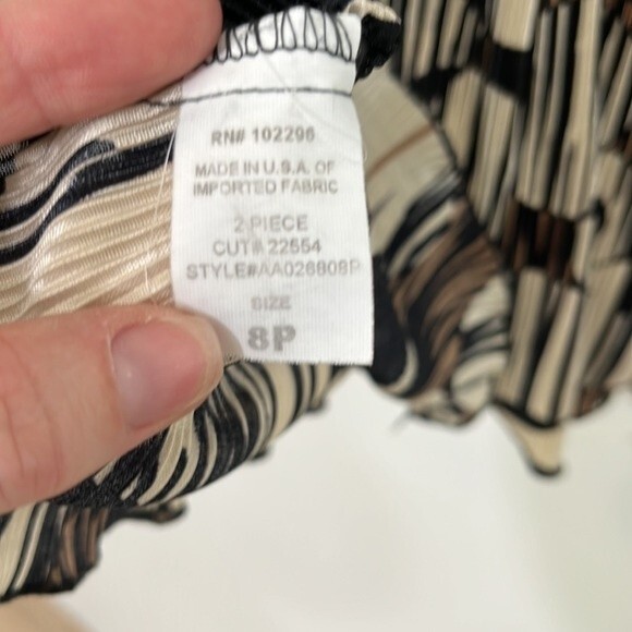 Dress Barn Circle Print Blouse Black Cream Size 8P - Picture 7 of 7